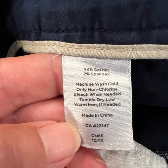 Talbots Women's Navy 7" Perfect Shorts - SIZE 12 - Picture 5 of 9